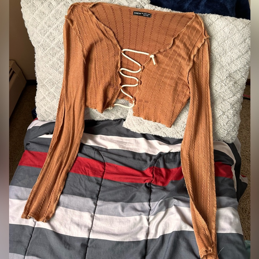 Super cute tie front top